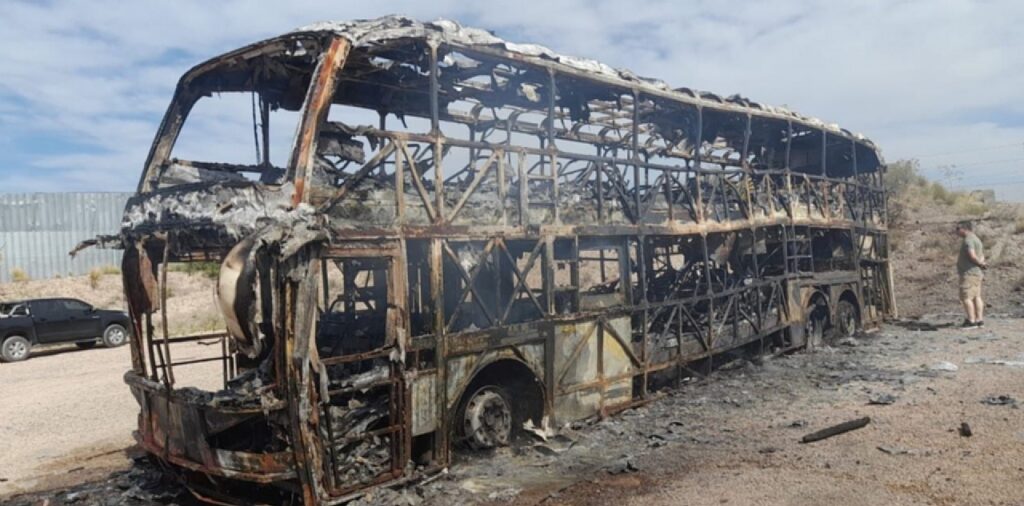 Un Colectivo Se Prendió Fuego En Plena Ruta Y Causó Pánico Entre Los Pasajeros Zapala8340 5791