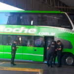 hallan sin vida a una mujer en un micro de larga distancia