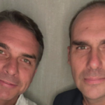 Eduardo Bolsonaro compartió una imagen junto a su hermano Flávio después de su llegada a Estados Unidos